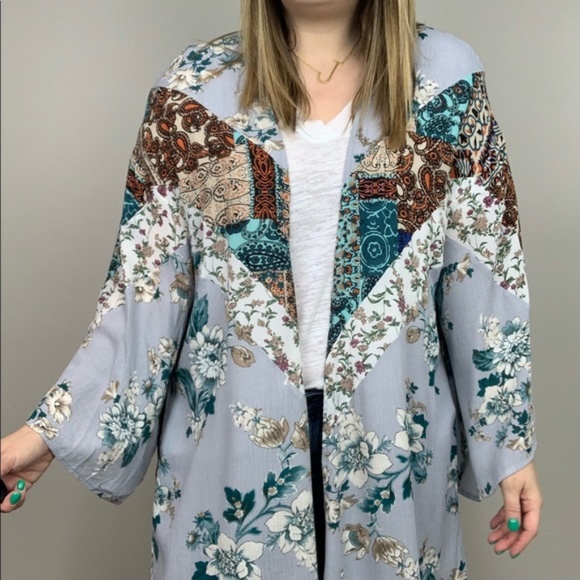 Entro Boho Festival Forget Me Not Floral Kimono - Picture 4 of 4